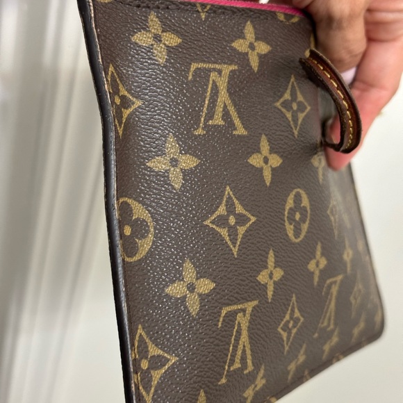 Louis Vuitton wristlet clutch - Picture 7 of 11
